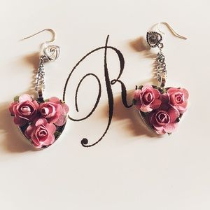 3/$30 🧚🏻‍♀️Silver Pink Rose Earrings